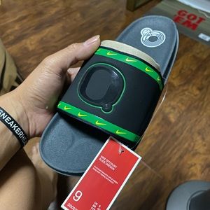 Oregon dunk slide size 9 brand new with box